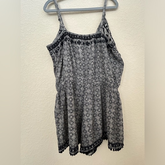 American Eagle Fringe Black White Embroidered Boho Romper Sz M Spaghetti Strap - Picture 6 of 12